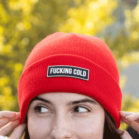 Bonnet f*ing  cold rouge