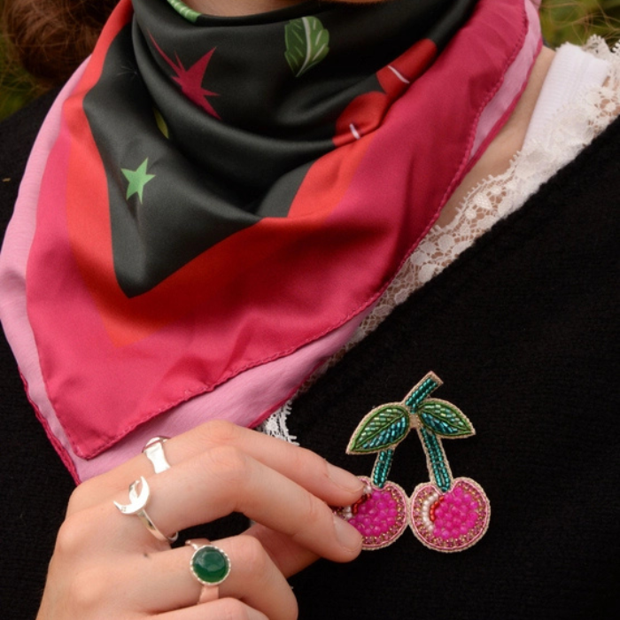 Broche Brodée Cerise