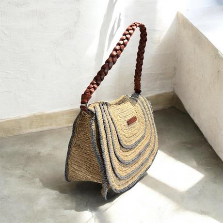 Sac tressé en rafia